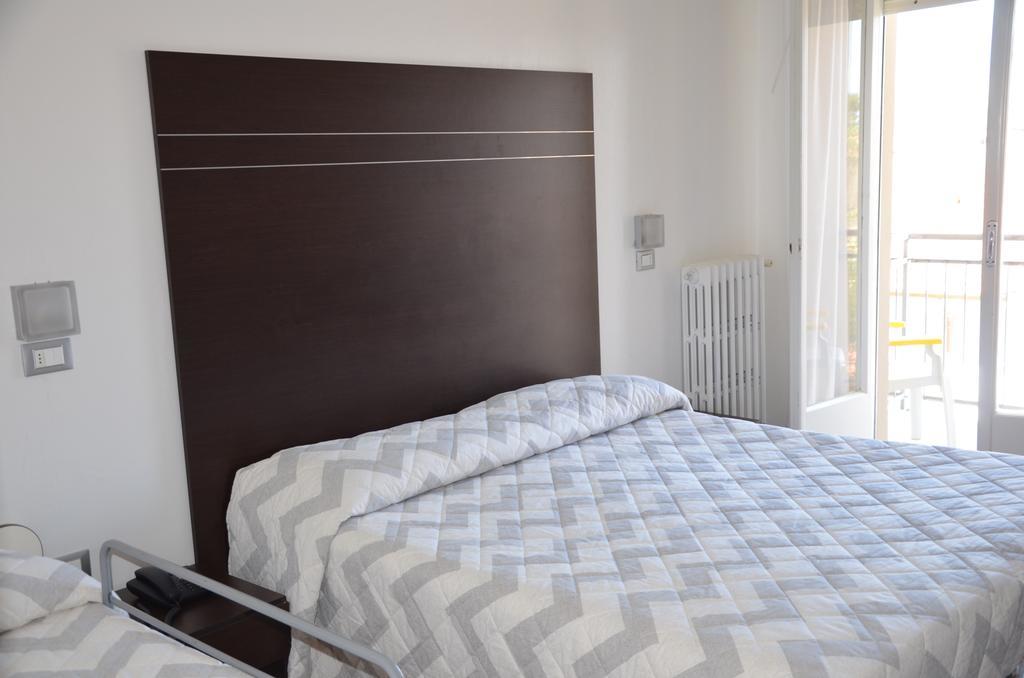 Hotel Trieste Senigallia Bagian luar foto
